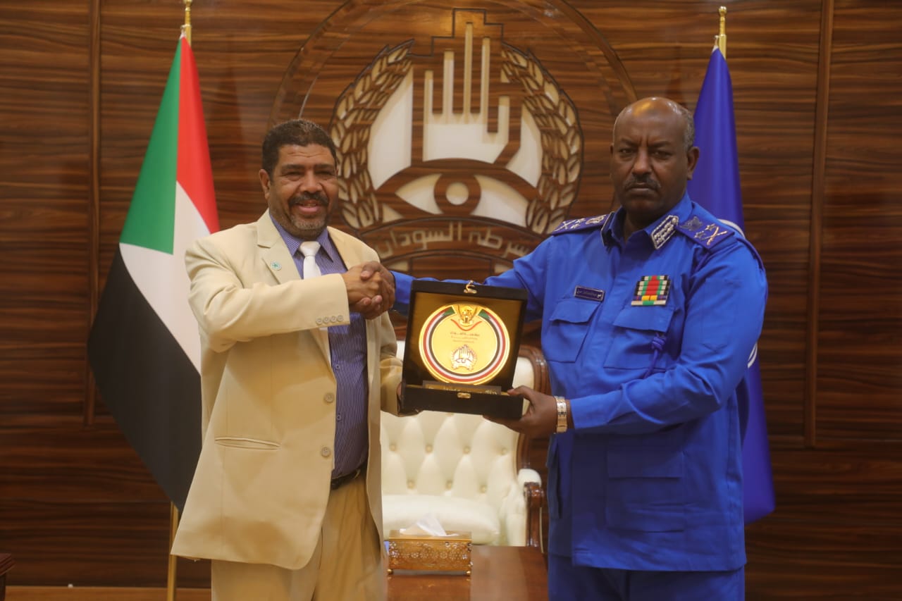 الشرطة وبنك أم درمان الوطني تشددان التعاون في مشاريع الأمن والإعمار